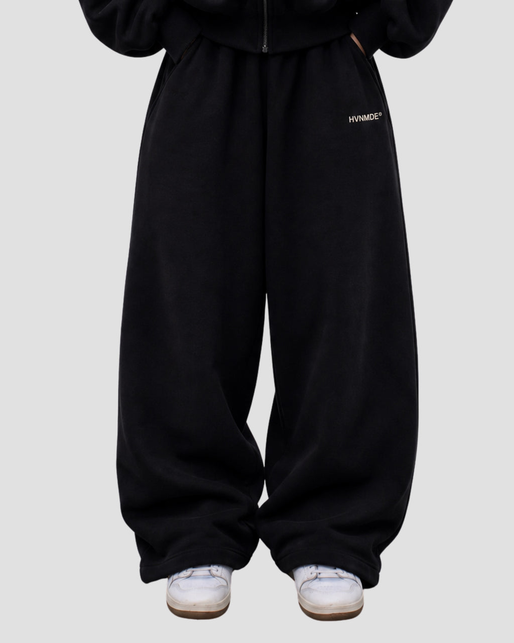 V2 Sweatpants Deep Black — on model three-quarter