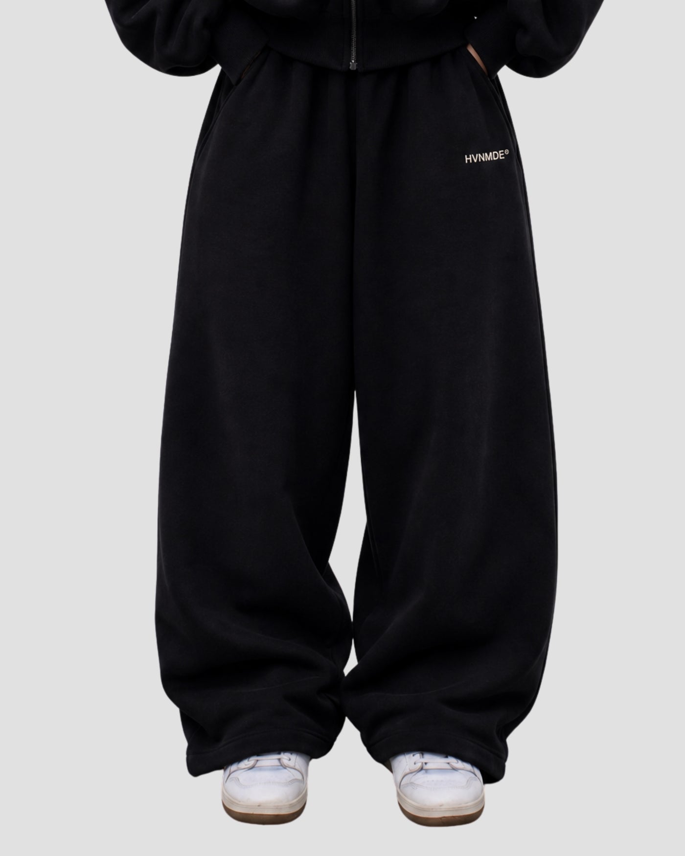 V2 Sweatpants Deep Black — on model three-quarter