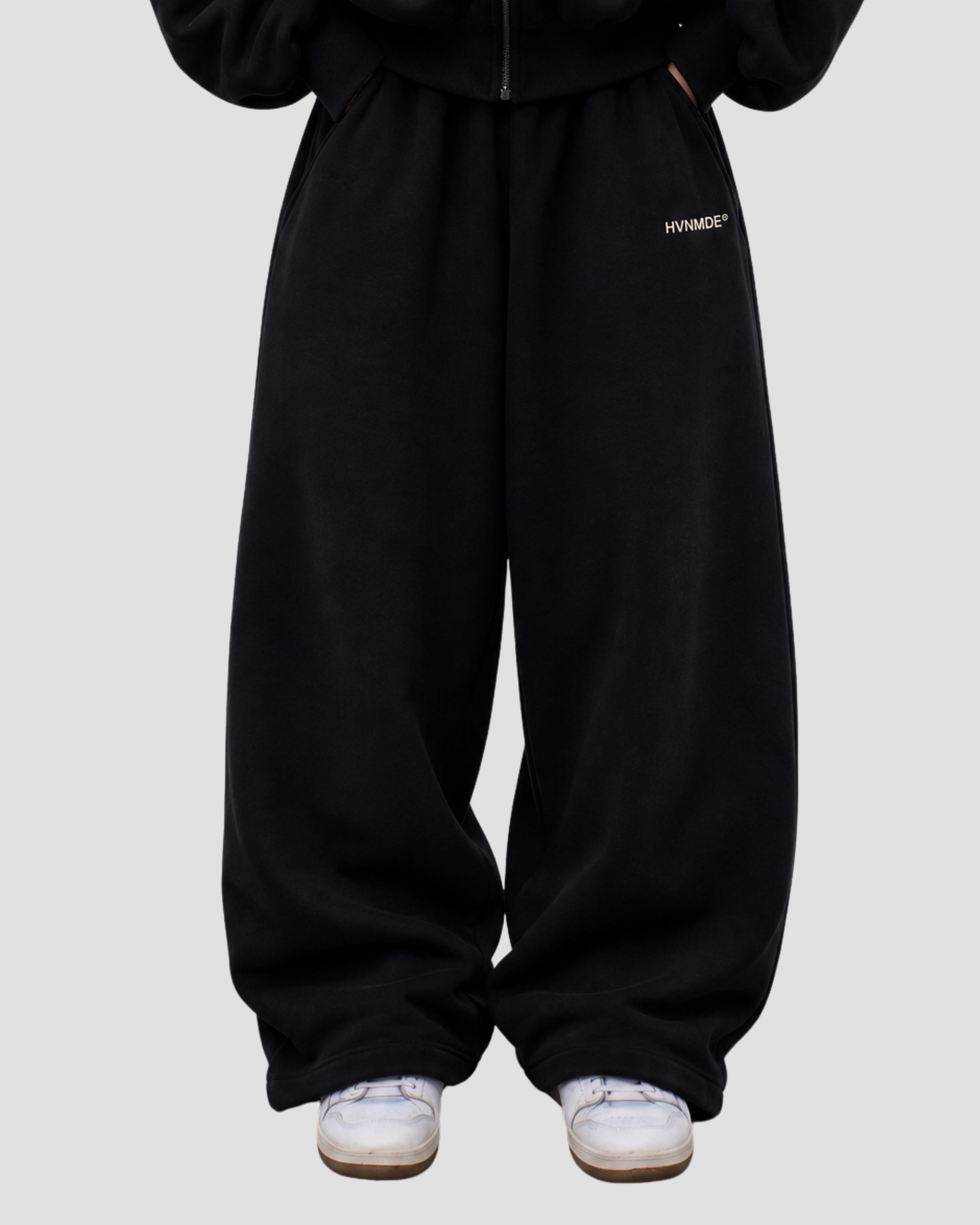 V2 Sweatpants Deep Black — on model three-quarter
